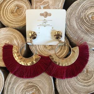 Dark fuschia Aztec style earrings NWT